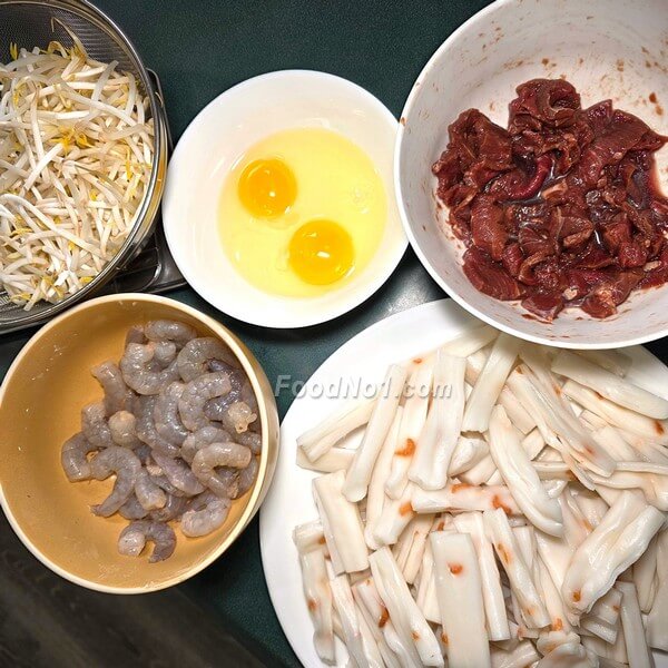 滑蛋蝦仁牛肉炒蝦米腸,材料