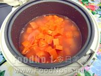 將番薯粒加到白米上 sweet-potato-steamed-rice01